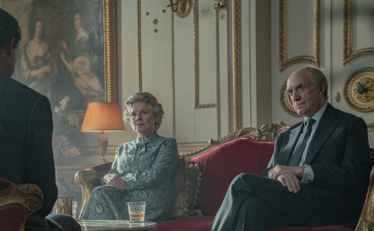 Imelda Staunton (Queen Elizabeth) and Jonathan Pryce (Prince Philip) in a scene from season 5 of ‘The Crown’