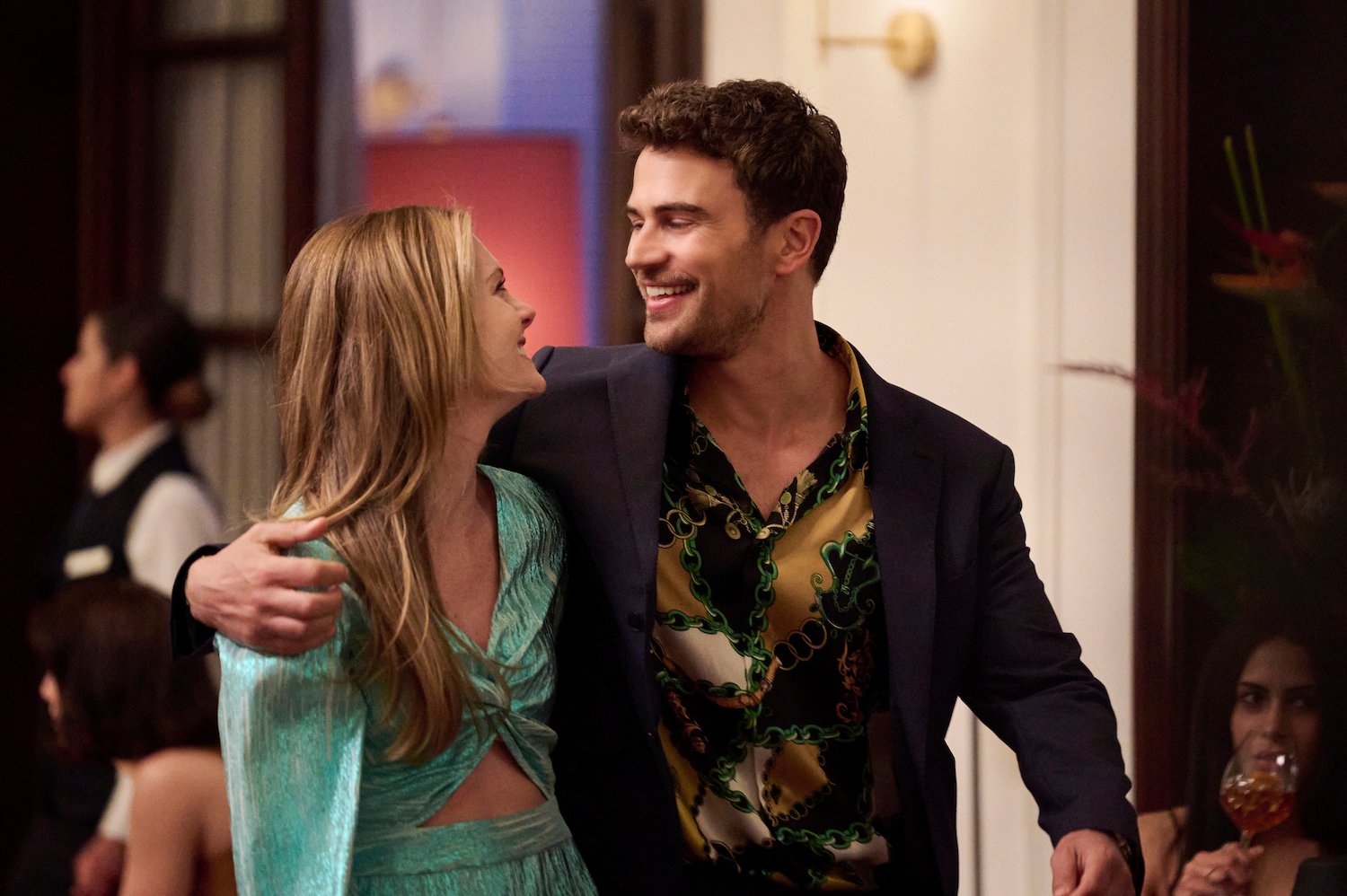 'The White Lotus' characters Daphne and Cameron smile at one another in a production still.