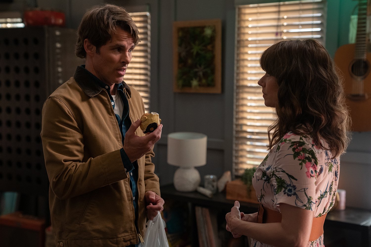 Dead to Me Season 3: James Marsden's Ben Wood holds a wooden bird while talking to Linda Cardellini's Judy Hale