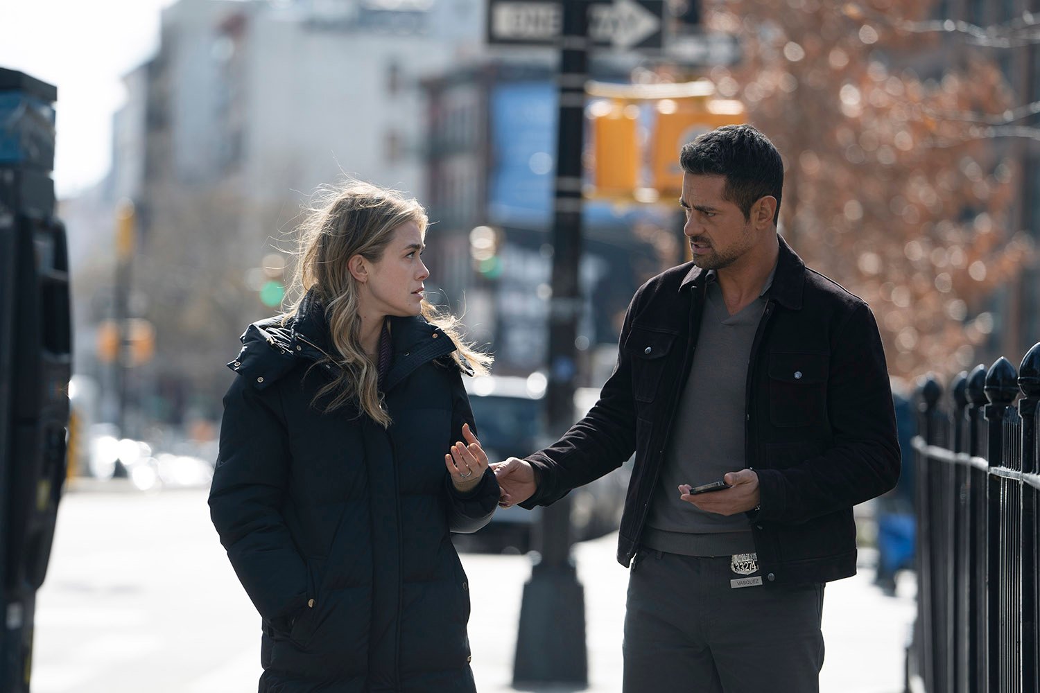 Melissa Roxburgh as Michaela Stone and J.R. Ramirez as Jared Vasquez in Manifest Season 4 Episode 8