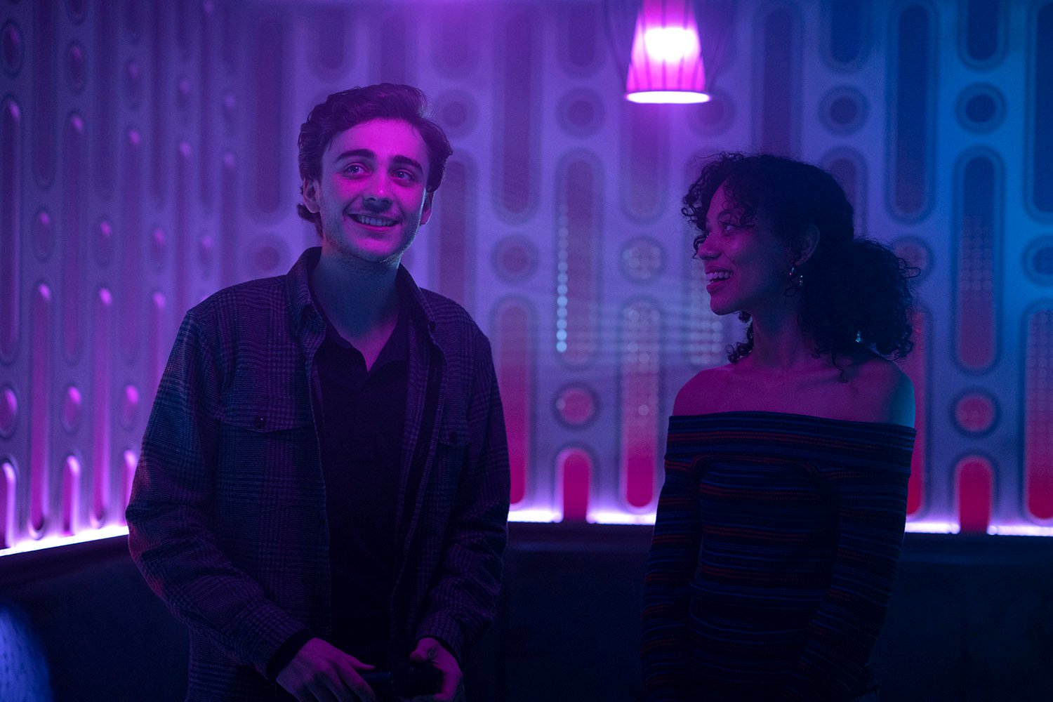 Stephen King questioned this scene in Manifest Season 4 where Ty Doran's Cal Stone sits inside a karaoke bar and drinks with Sarah Marie Rodriguez's Violet Wheeler.