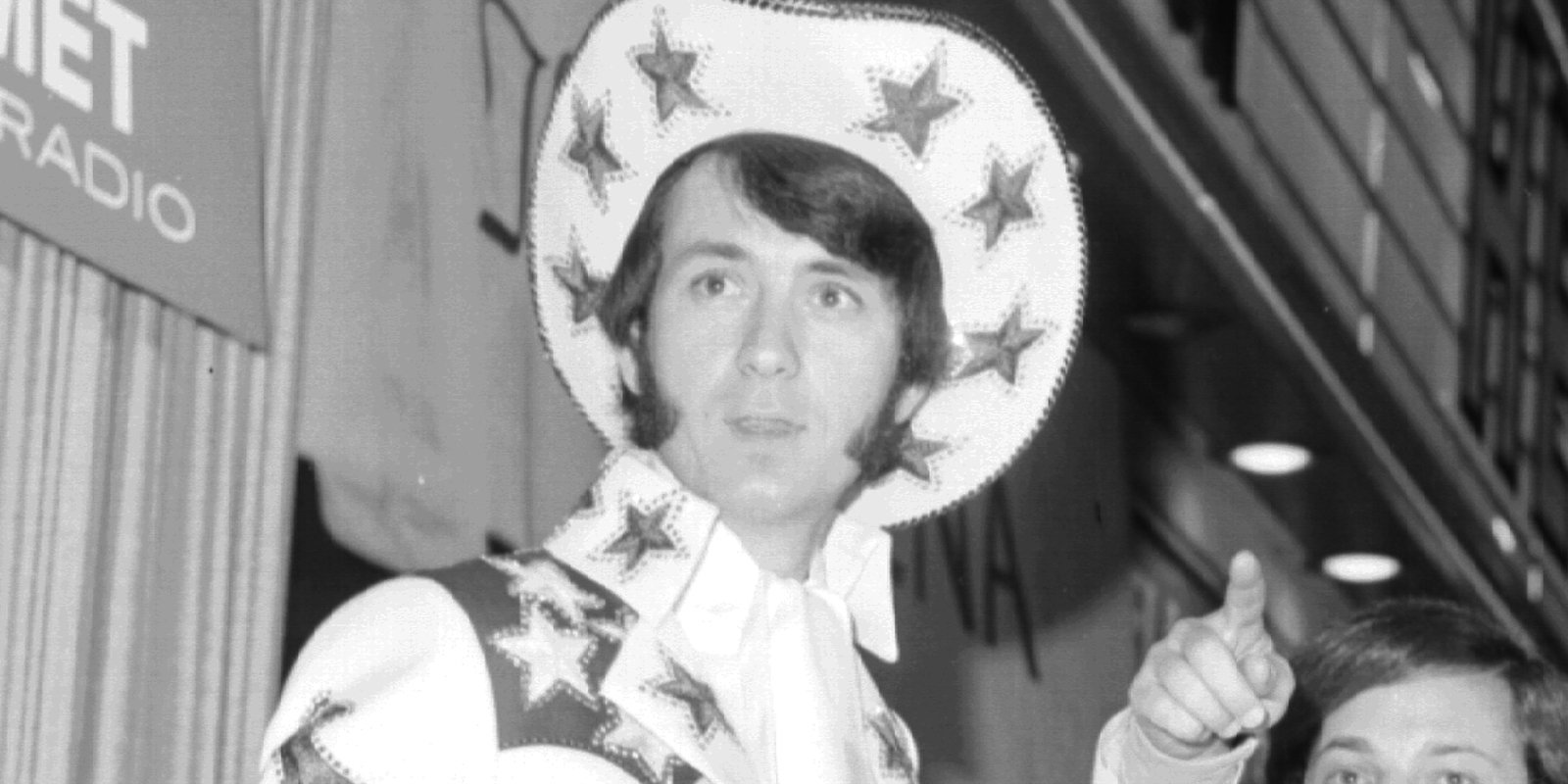Mike Nesmith wears a Nudie cowboy suit at a red carpet event.
