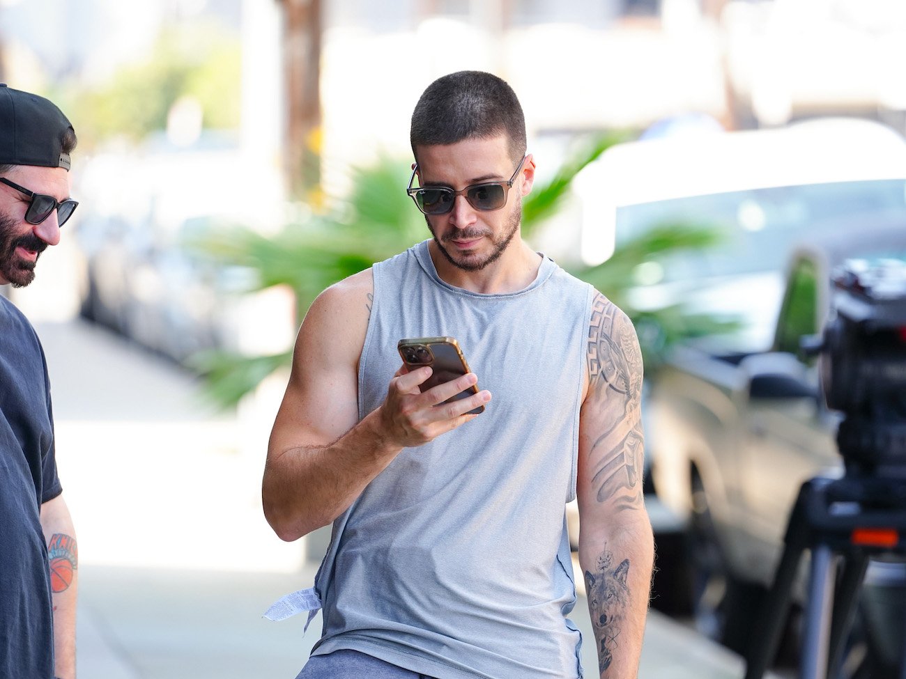 'Jersey Shore' star Vinny Guadagnino looks at his cell phone in Los Angeles, CA