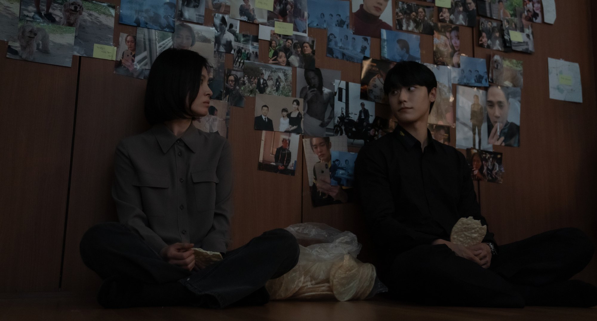 Actors Song Hye-kyo and Lee Do-hyun in 'The Glory' K-drama.