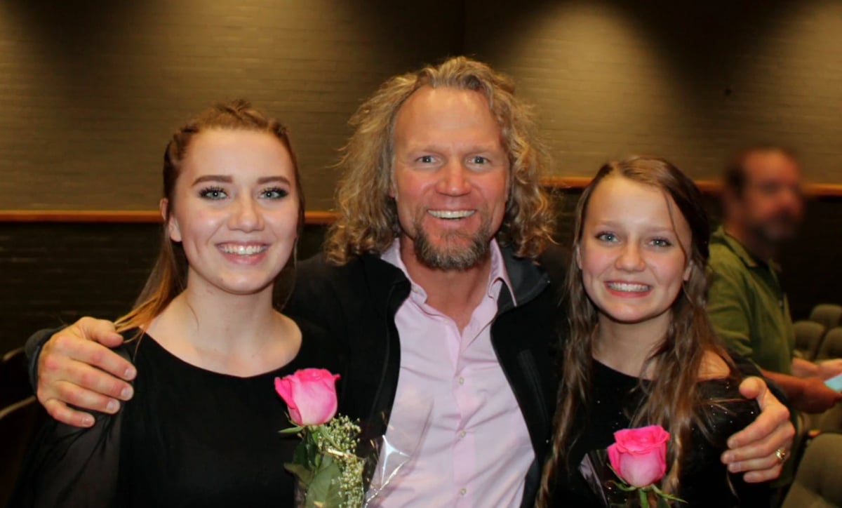 Kody Brown posing with daughter, Aurora Brown and Breanna Brown, in a photo shown on 'Sister Wives' Season 14 on TLC.