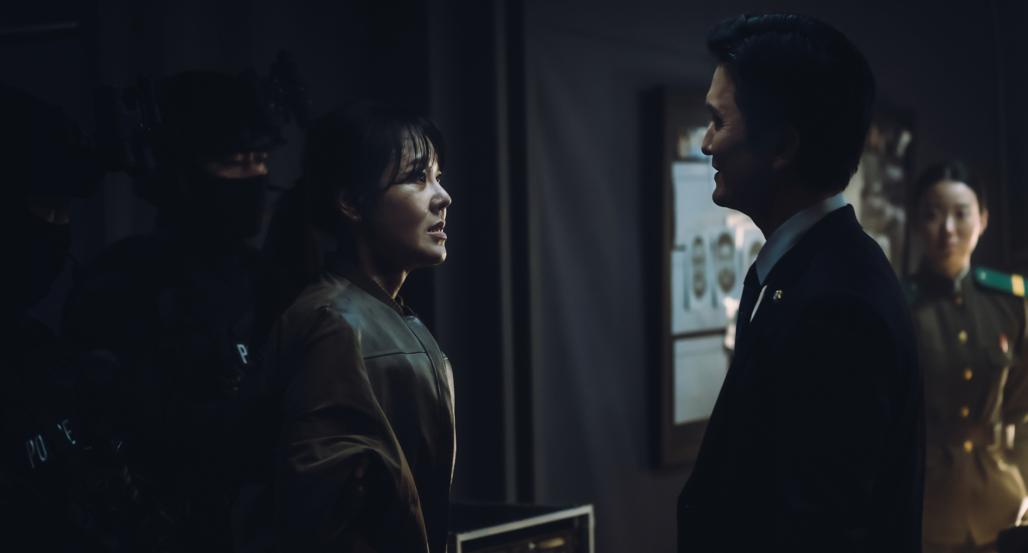 Character Woo-jin and Sang-man in 'Money Heist Korea Part 2' Episode 12.