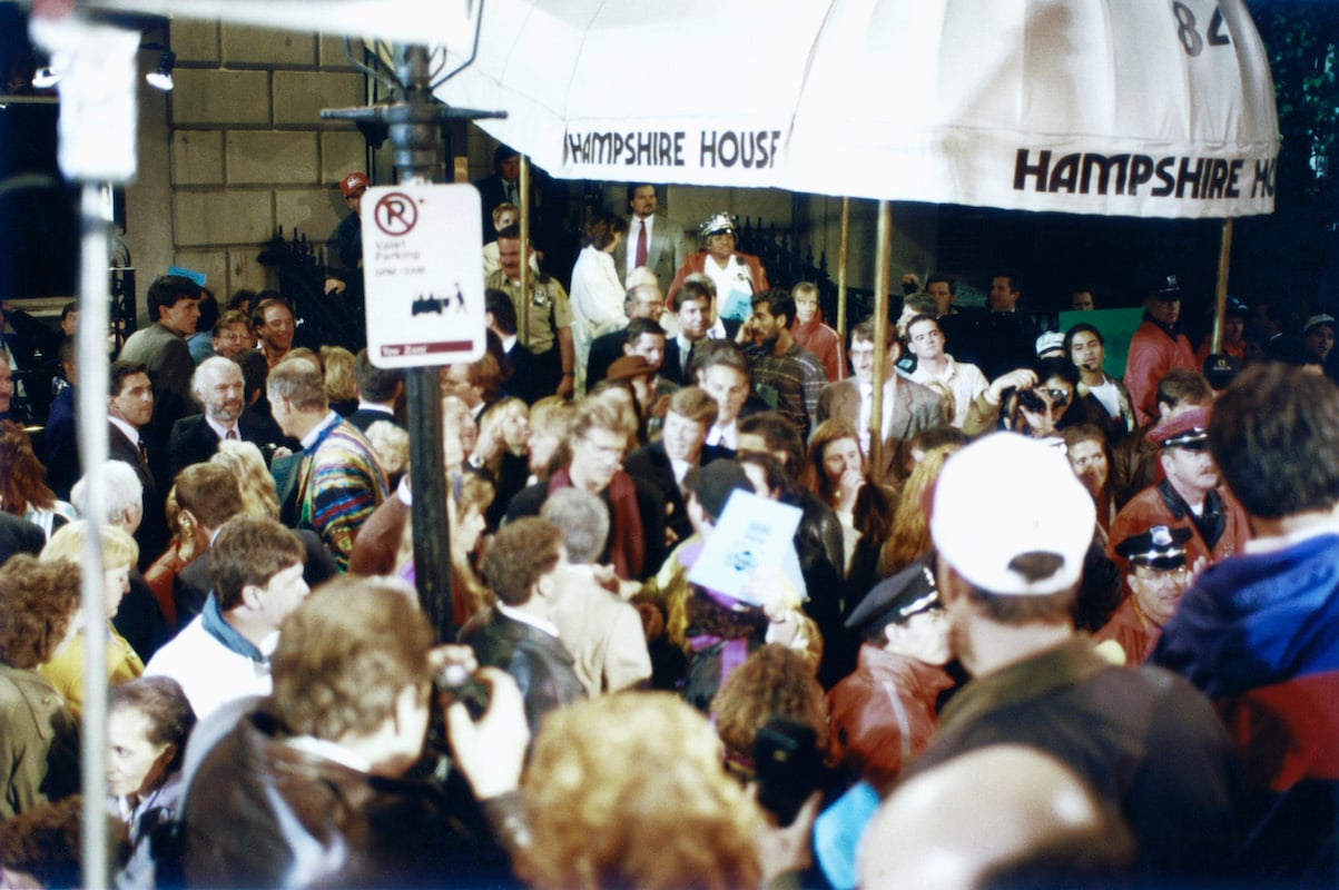'Cheers' finale: A crowd surrounds the cast outside Hampshire House in Boston