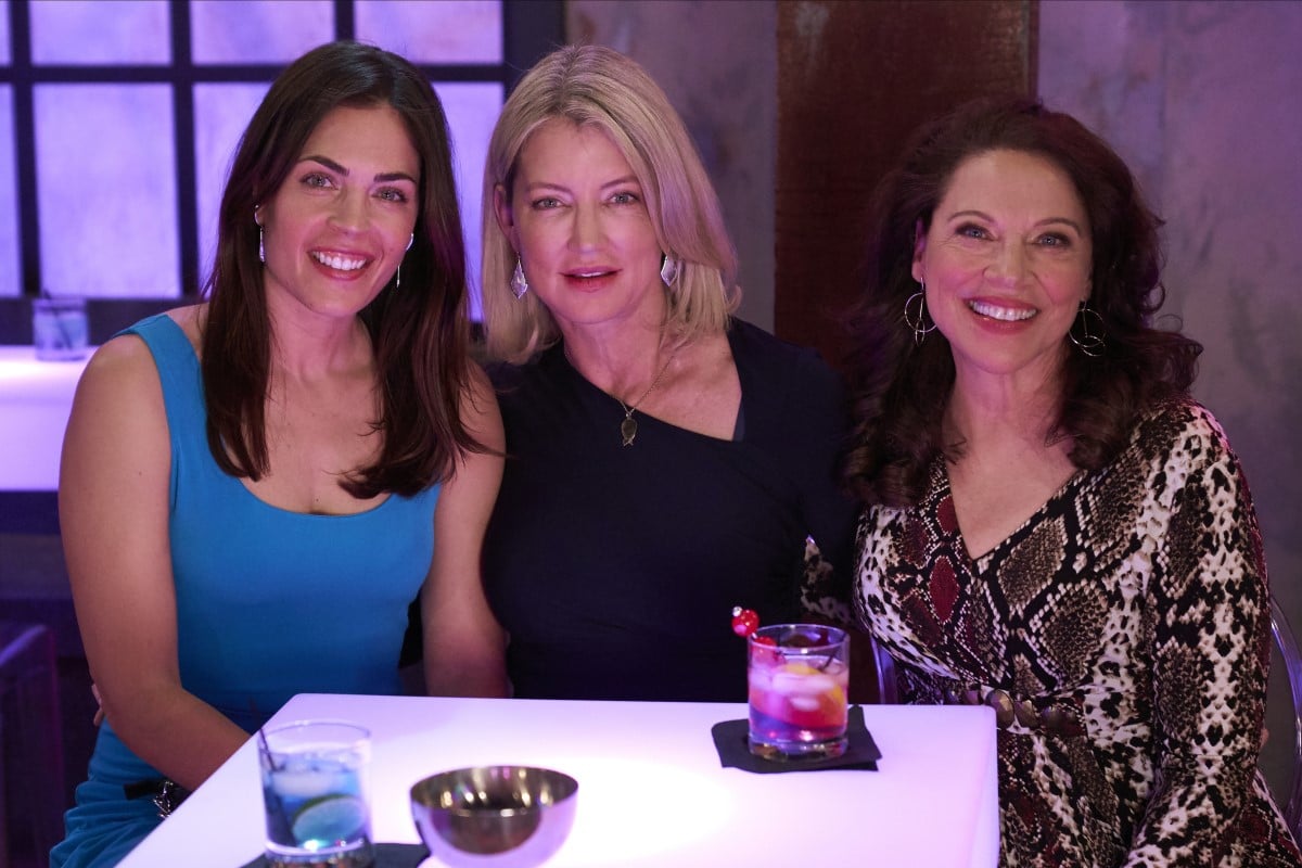 'General Hospital' stars Kelly Thiebaud, Cynthia Watros, and Kathleen Gati sitting at a table in a nightclub set.