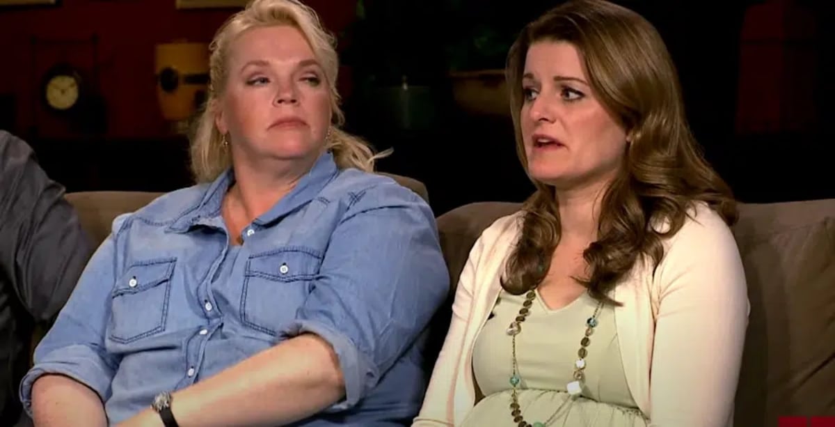 Janelle Brown looks at Robyn Brown in 'Sister Wives' interview on TLC.