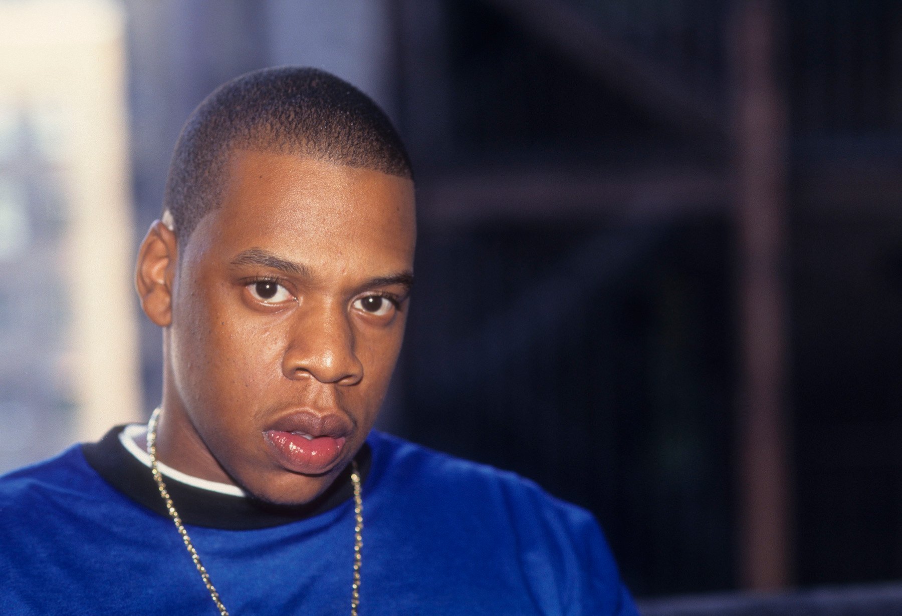 Jay-Z, who was once friends with Biggie Smalls, pictured wearing blue in 1996