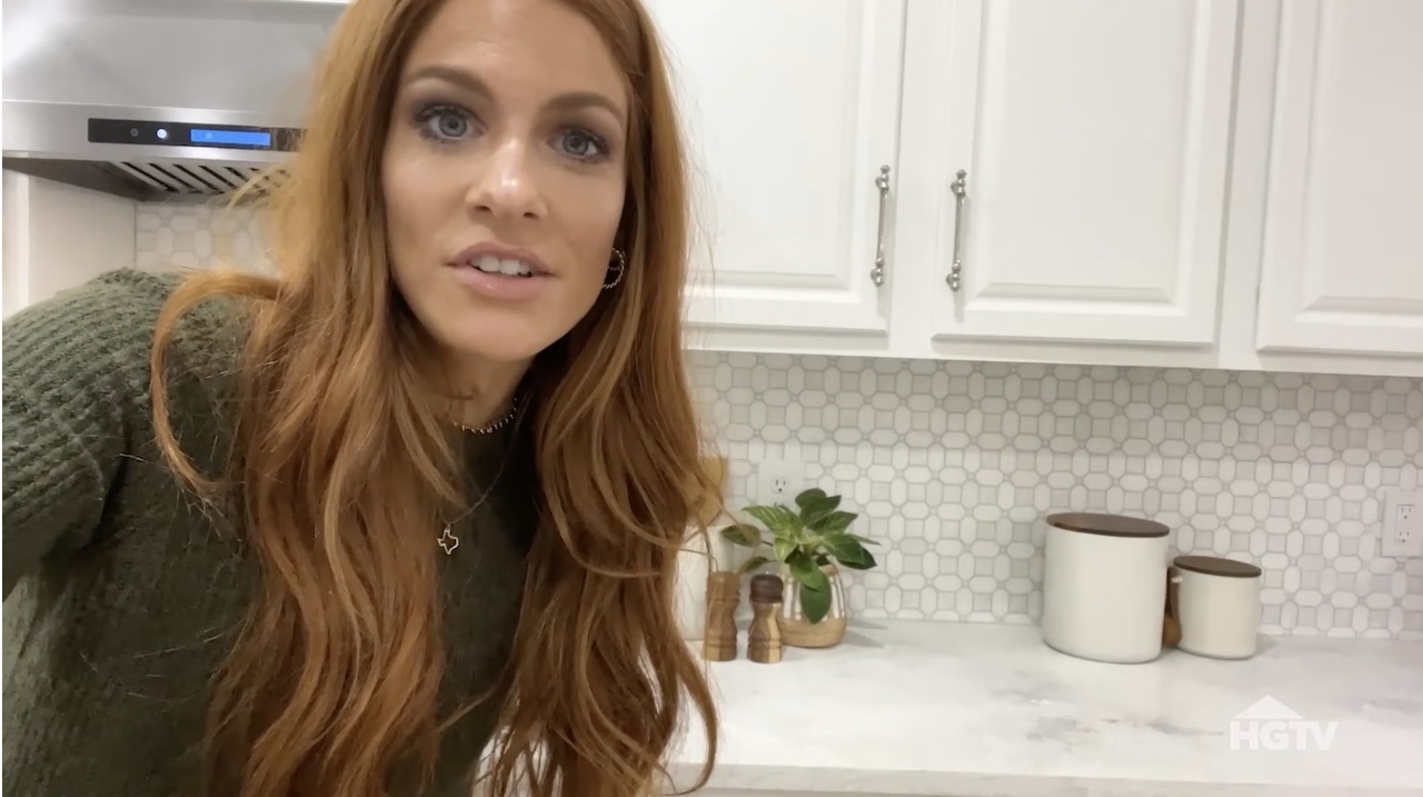 HGTV's Jenn Todryk Shares 'the Real Soundtrack of Christmas' While ...