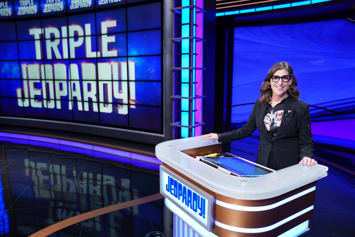 'Jeopardy': Mayim Bialik stands behind the podium