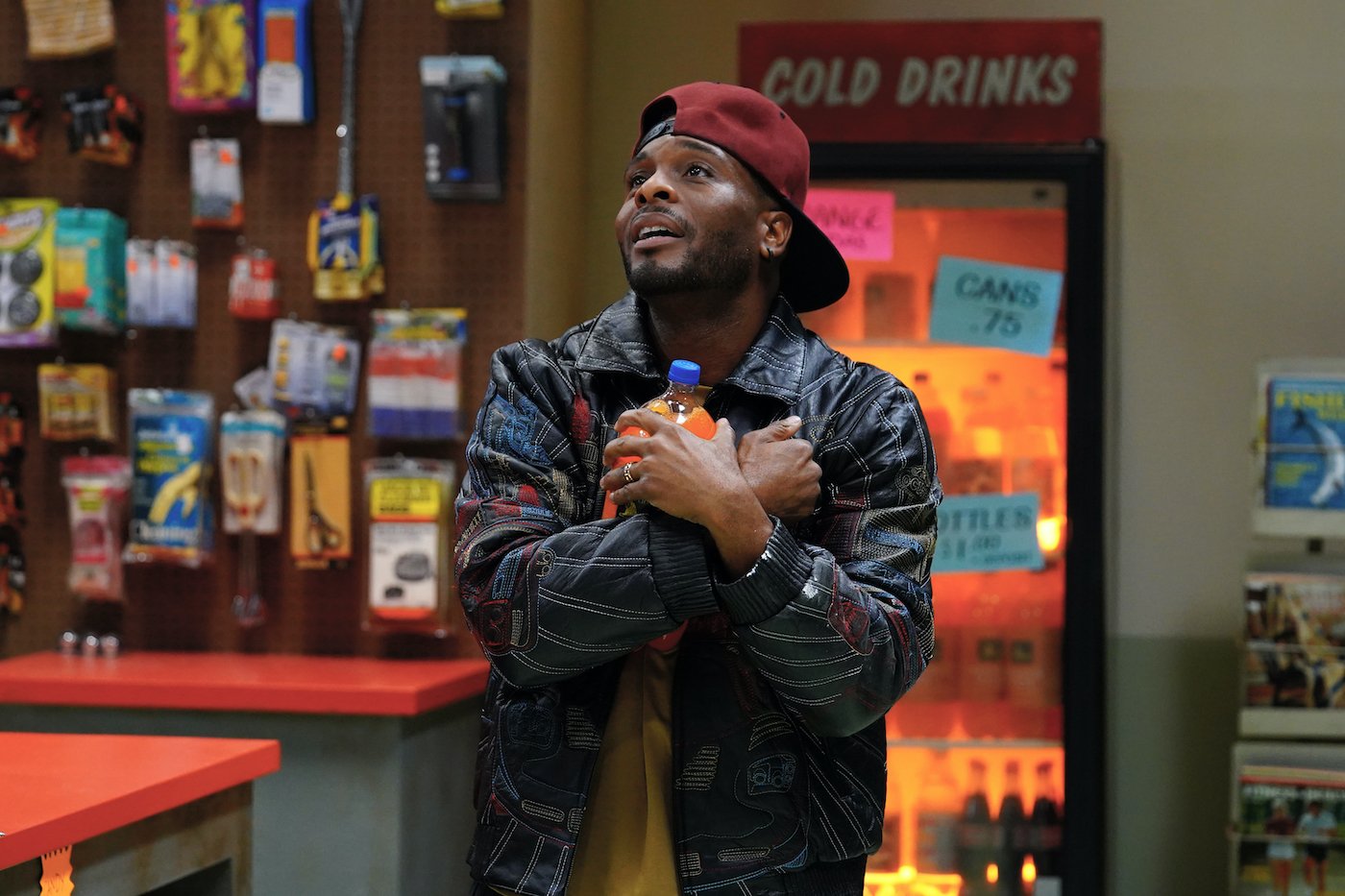 Kel Mitchell cradles a bottle of orange soda on 'SNL' in the 'Kenan and Kelly' sketch