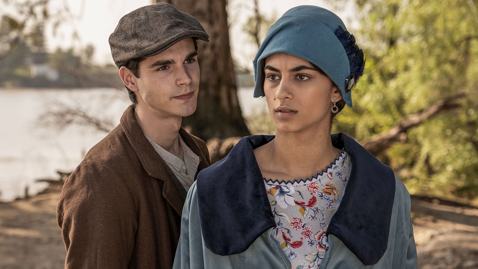 A man and a woman dressed in 1920s fashions in 'La Otra Mirada' on PBS