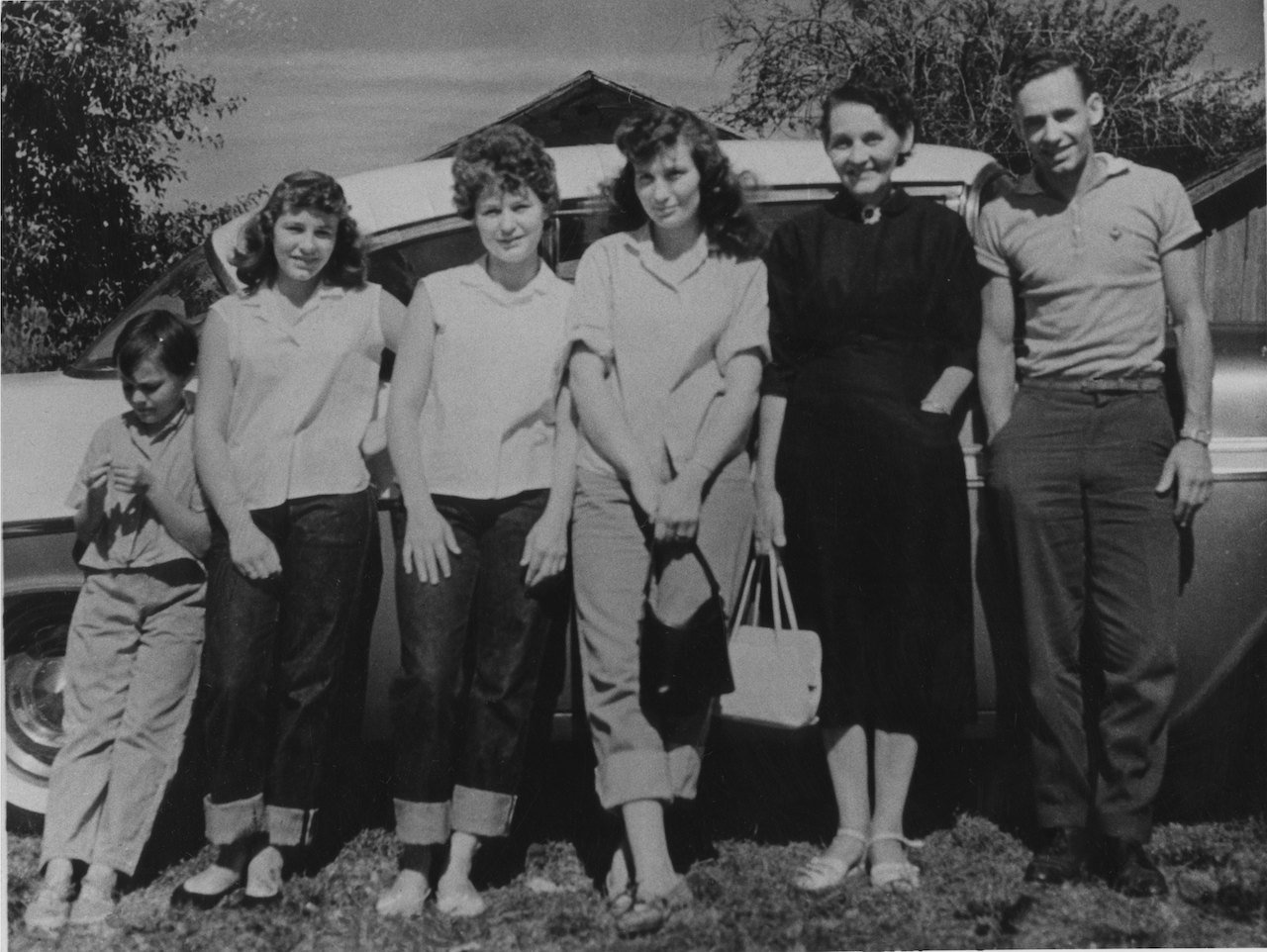 Loretta Lynn poses for a portrait with her family circa 1955 in Butcher Hollow, Kentucky.