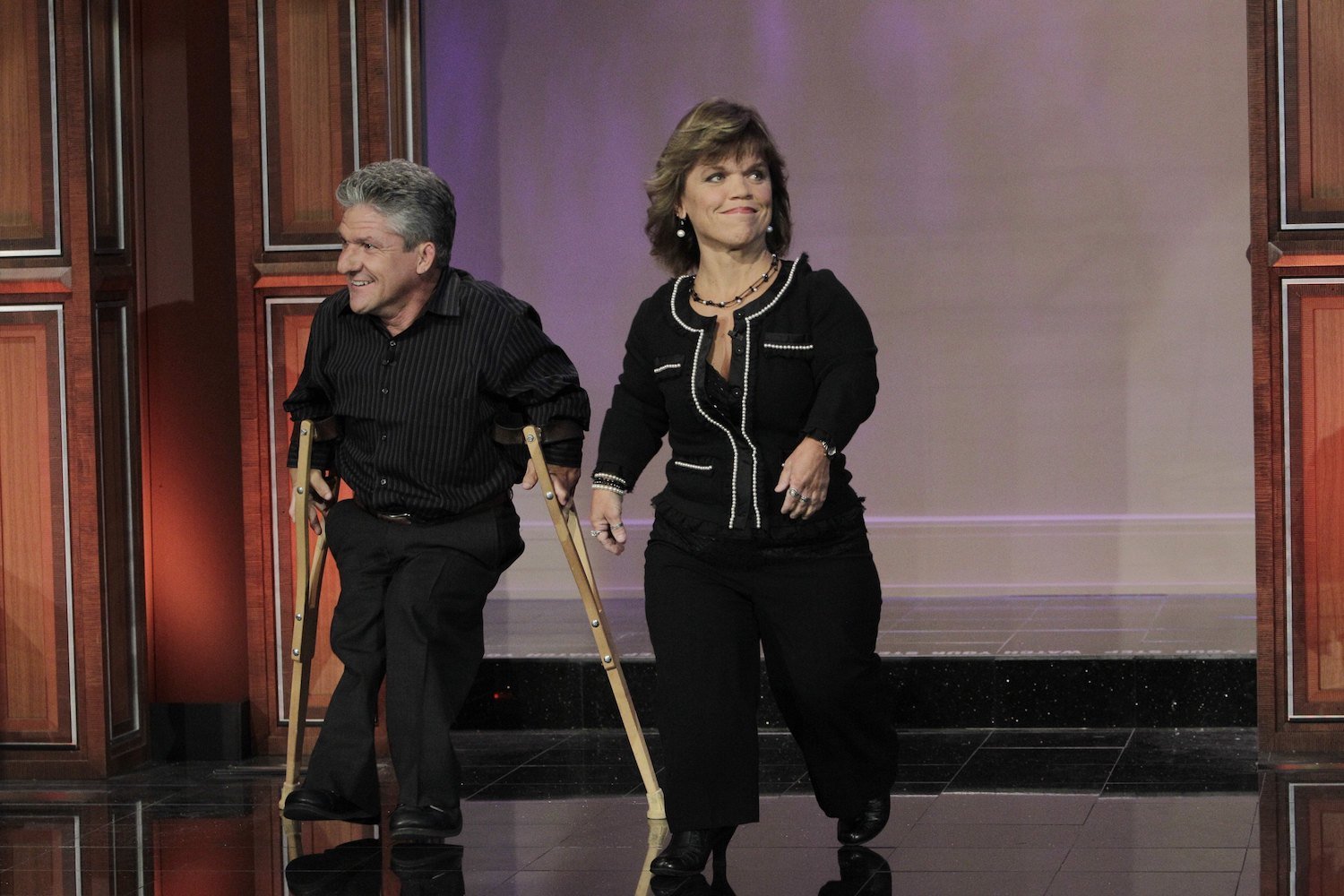 'Little People, Big World' stars Matt and Amy Roloff walking on the stage of a talk show