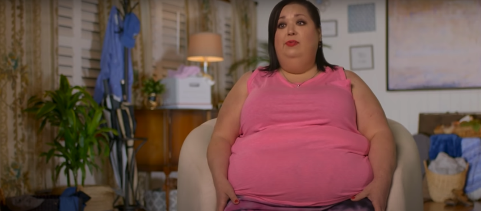 Meghan Crumpler wearing a pink top in '1000-lb Best Friends' on TLC