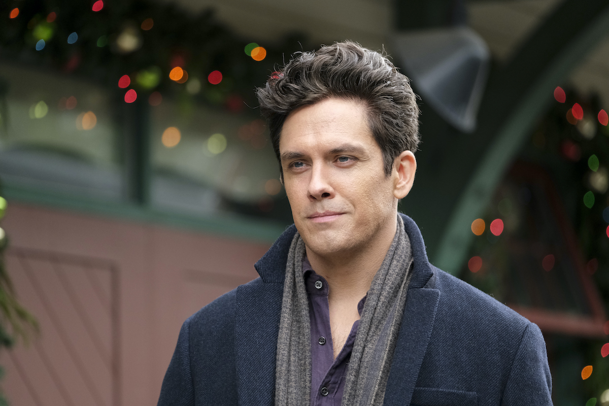 Neal Bledsoe in the CBS movie 'Must Love Christmas'