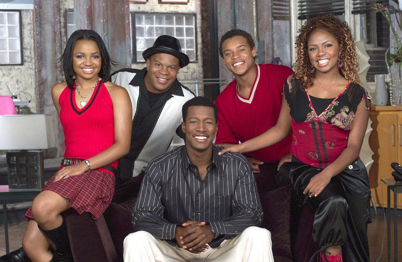 'One on One' cast members Kyla Pratt, Kelly Perine, Flex Alexander (center), Robert Ri'chard, and Sicily pose for a promotional image.
