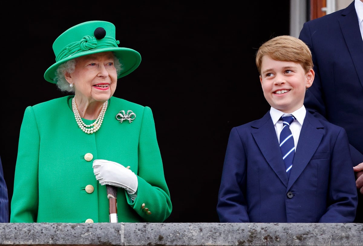 Queen Elizabeth II and Prince George of Cambridge stand on the balcony of Buckingham Palace following the Platinum Pageant on June 5, 2022