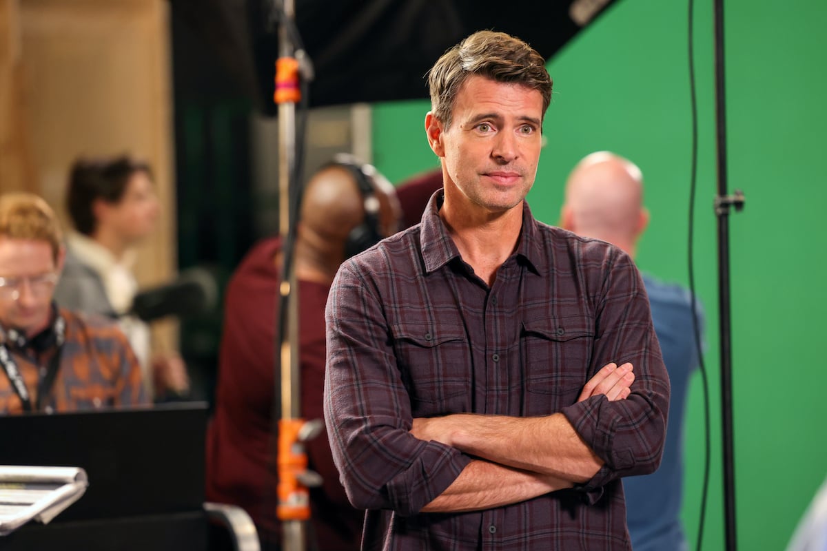 Scott Foley standing with his arms crossed in 'The Big Leap'