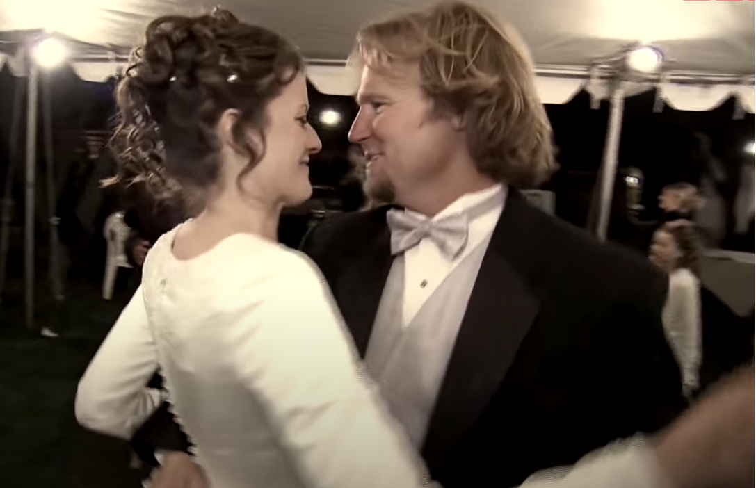Robyn and Kody Brown dance at thier wedding in an early 'Sister Wives' episode