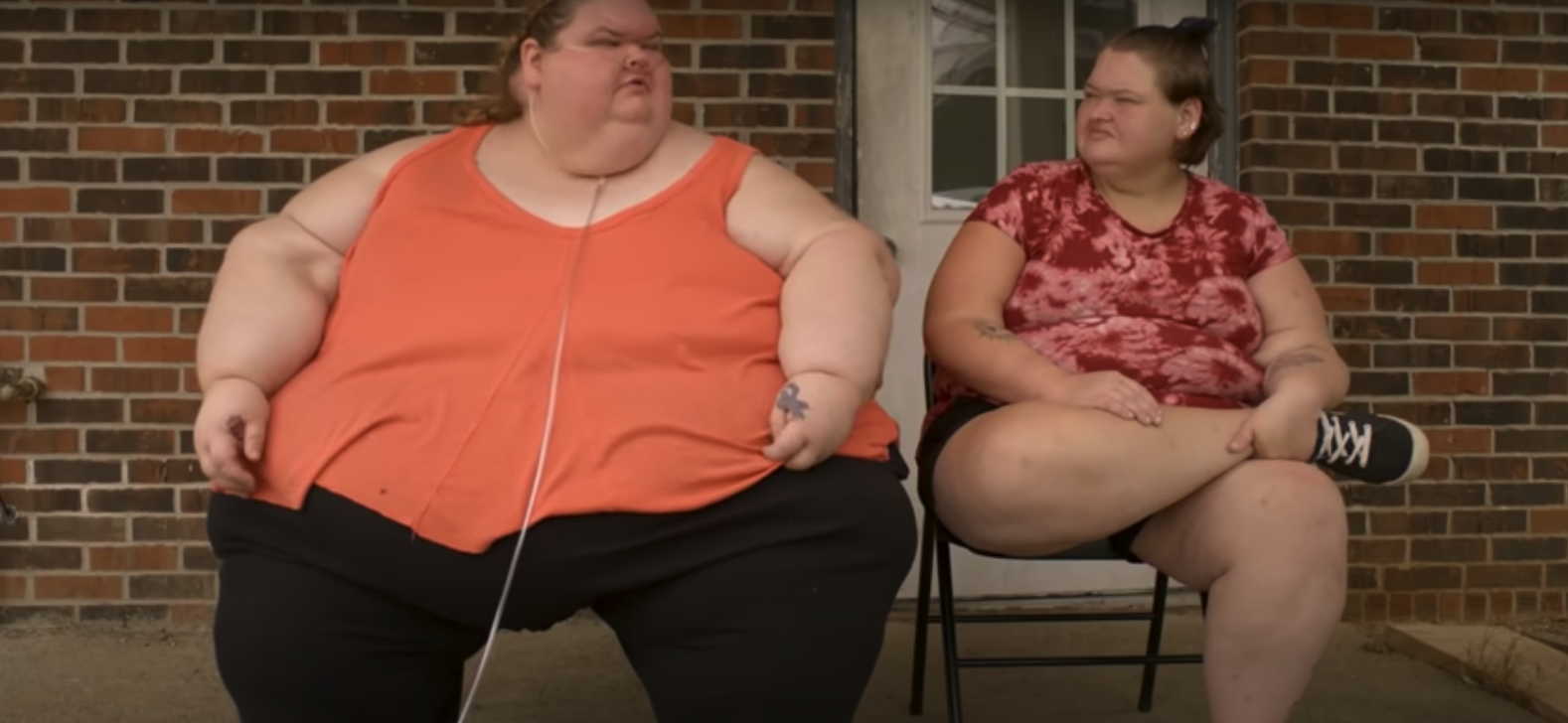 Tammy and Amy Slaton of '1000-lb Sisters' sitting on a porch