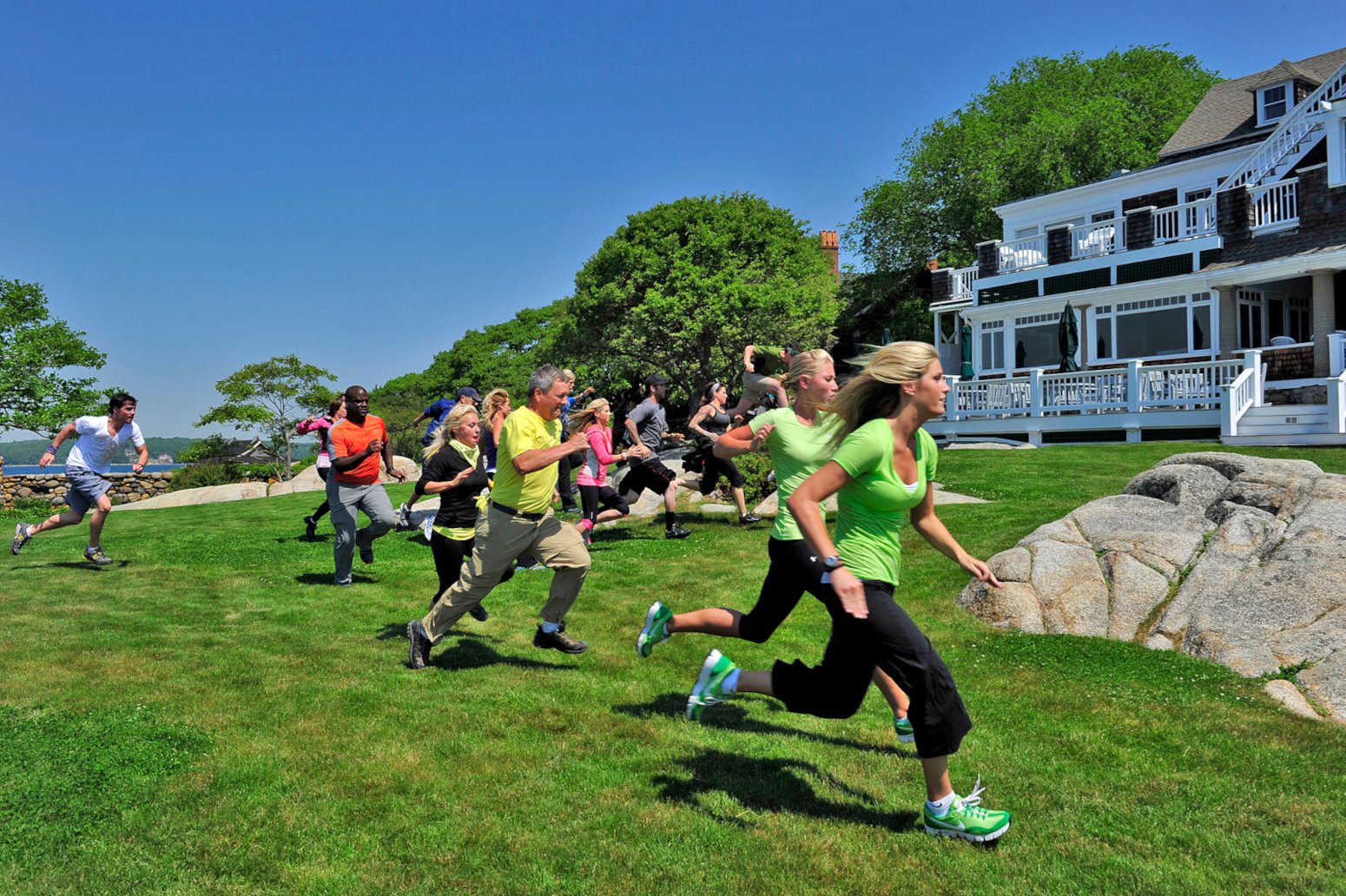 Contestants running during 'The Amazing Race' Season 17.