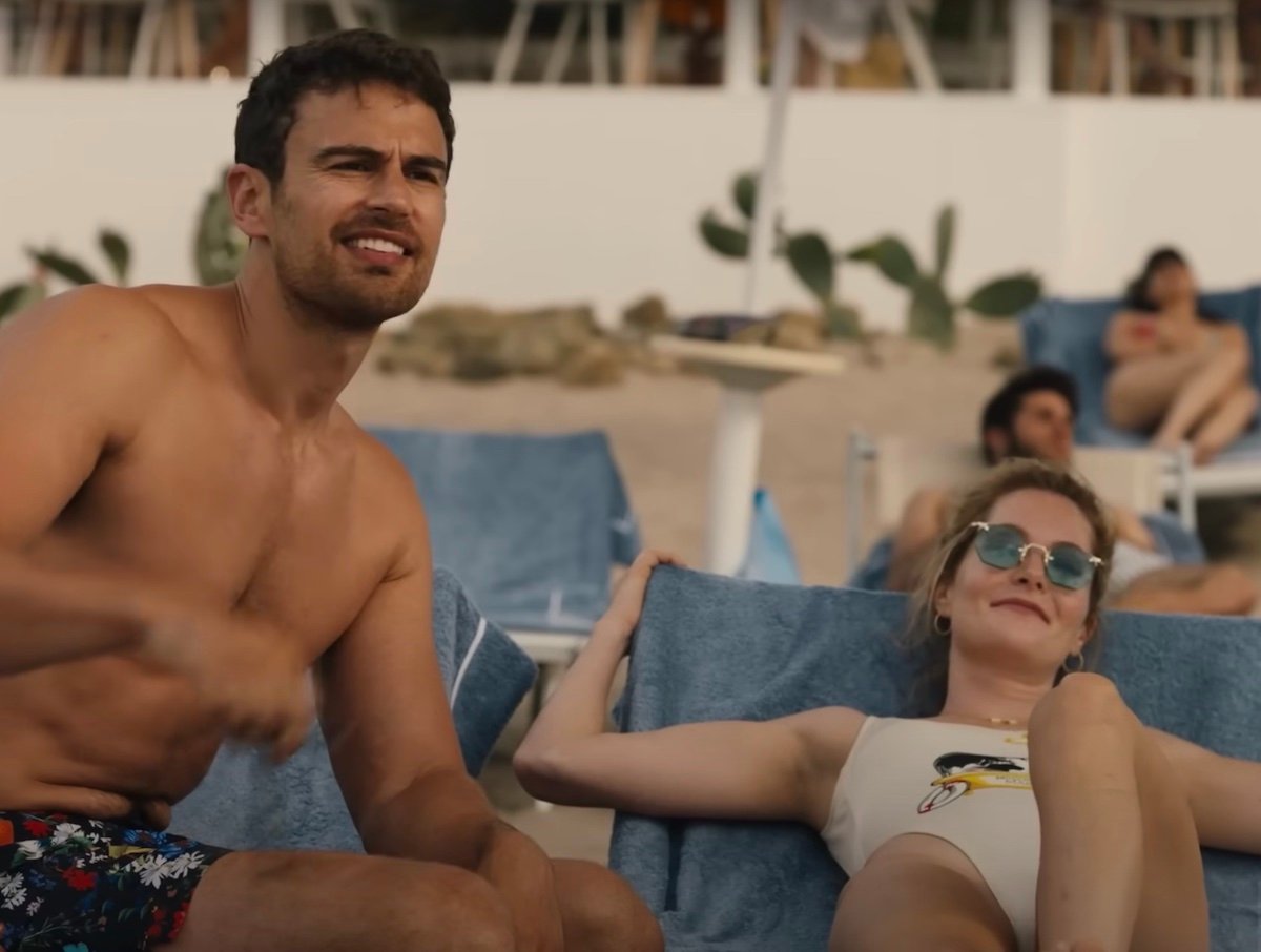 Theo James and Meghann Fahy in 'The White Lotus'