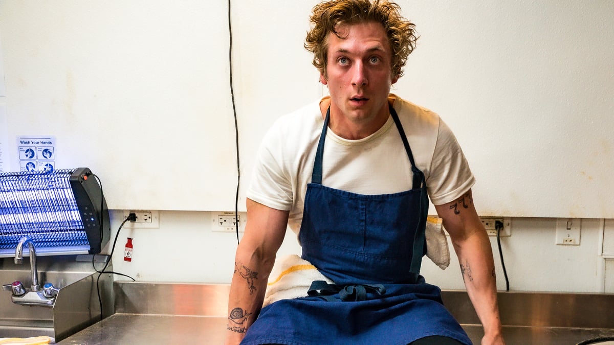 Jeremy Allen White starred in ‘The Bear’ Showbiz Cheat Sheet’s number one tv show of 2022