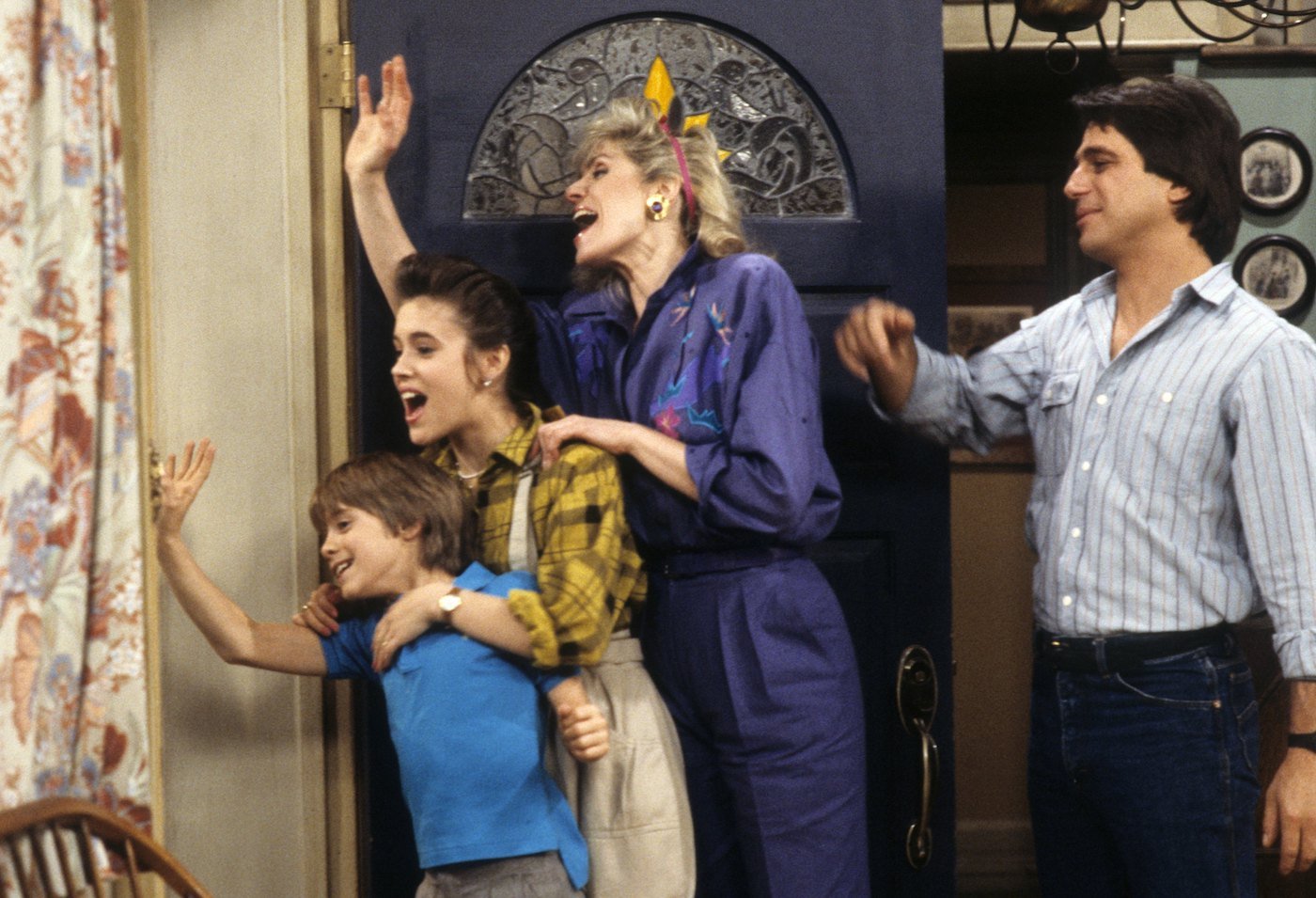 Danny Pintauro, Alyssa Milano, Judith Light, and Tony Danza from 'Who's the Boss?' stand by the door and Danny waves