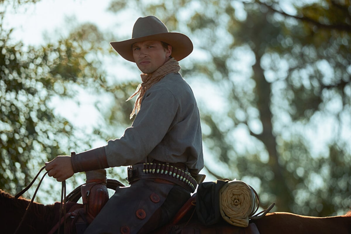 Darren Mann as Jack Dutton in the Yellowstone series 1923. Jack rides a horse and wears a cowboy hat