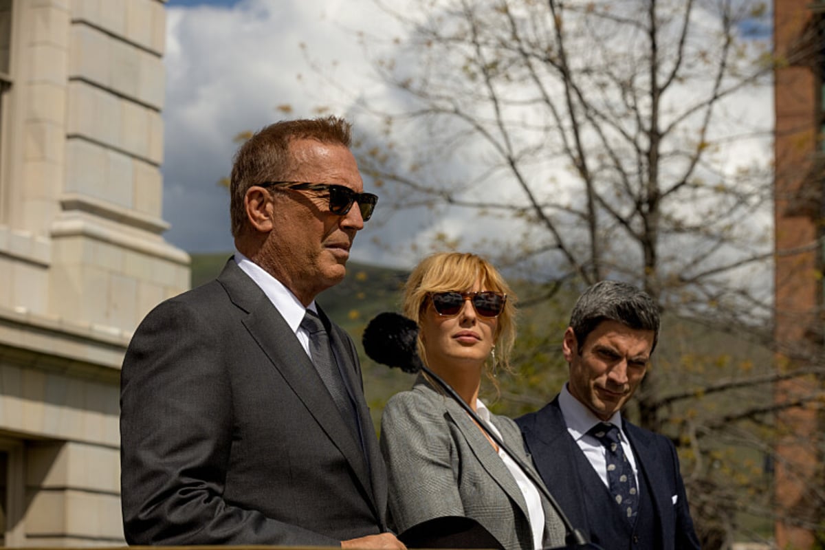 In Yellowstone Season 5, John, Beth and Jamie stand at John's swearing in as governor of Montana.
