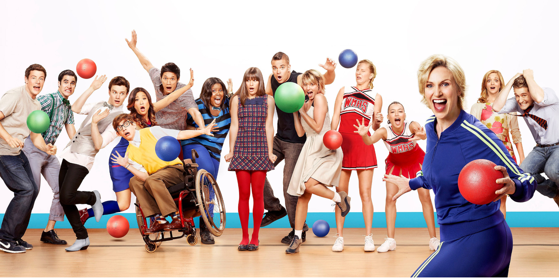 A cast photo depicting Glee's stars in 2010.