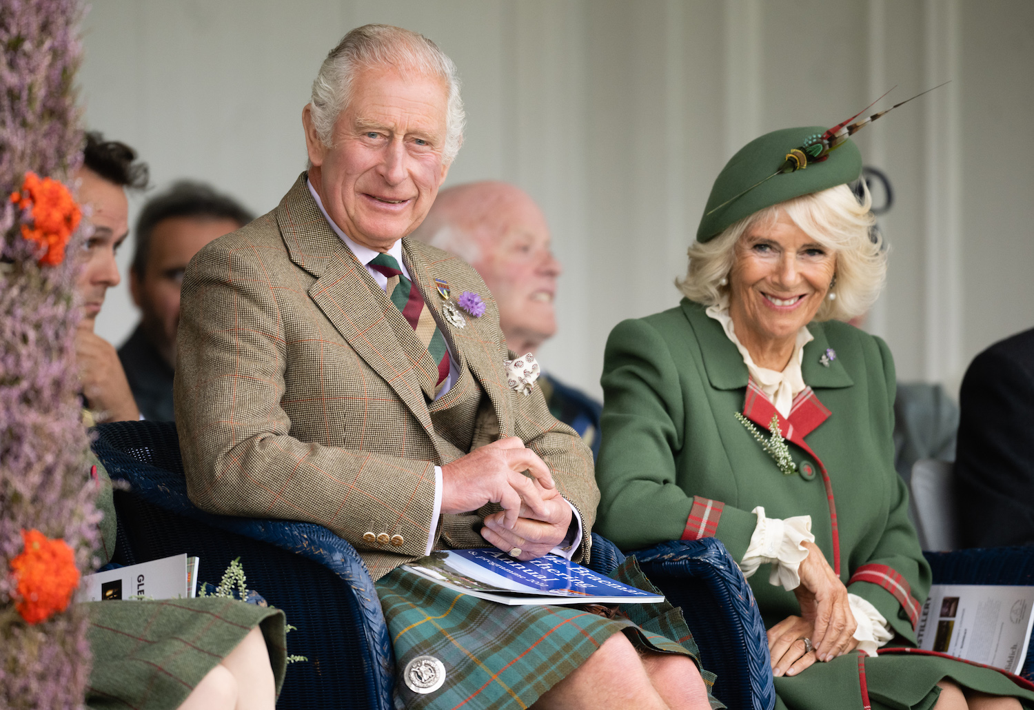 Body Language Expert Analyzes King Charles and Camilla Parker Bowles ...