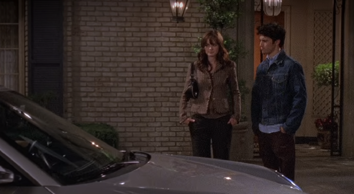 Rory and Jess stand outside Richard and Emily Gilmore's house in season 6 of 'Gilmore Girls'