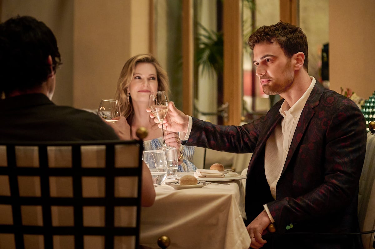 Daphne (Meghann Fahy) and Cameron (Theo James) in the finale of 'White Lotus Sicily'
