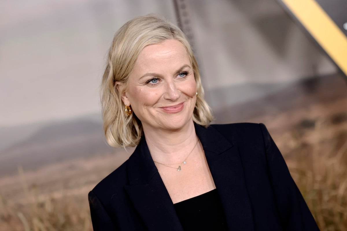 Amy Poehler smiles for photographers at the premiere of "Poker Face"