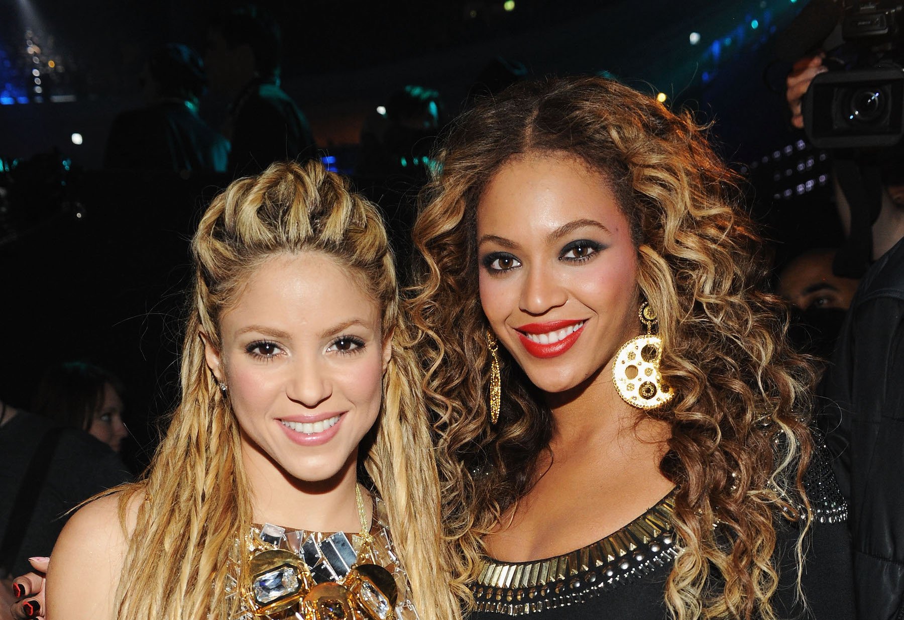 Shakira & Beyoncé, who once collaborated on the song 'Beautiful Liar', posing for a photo together