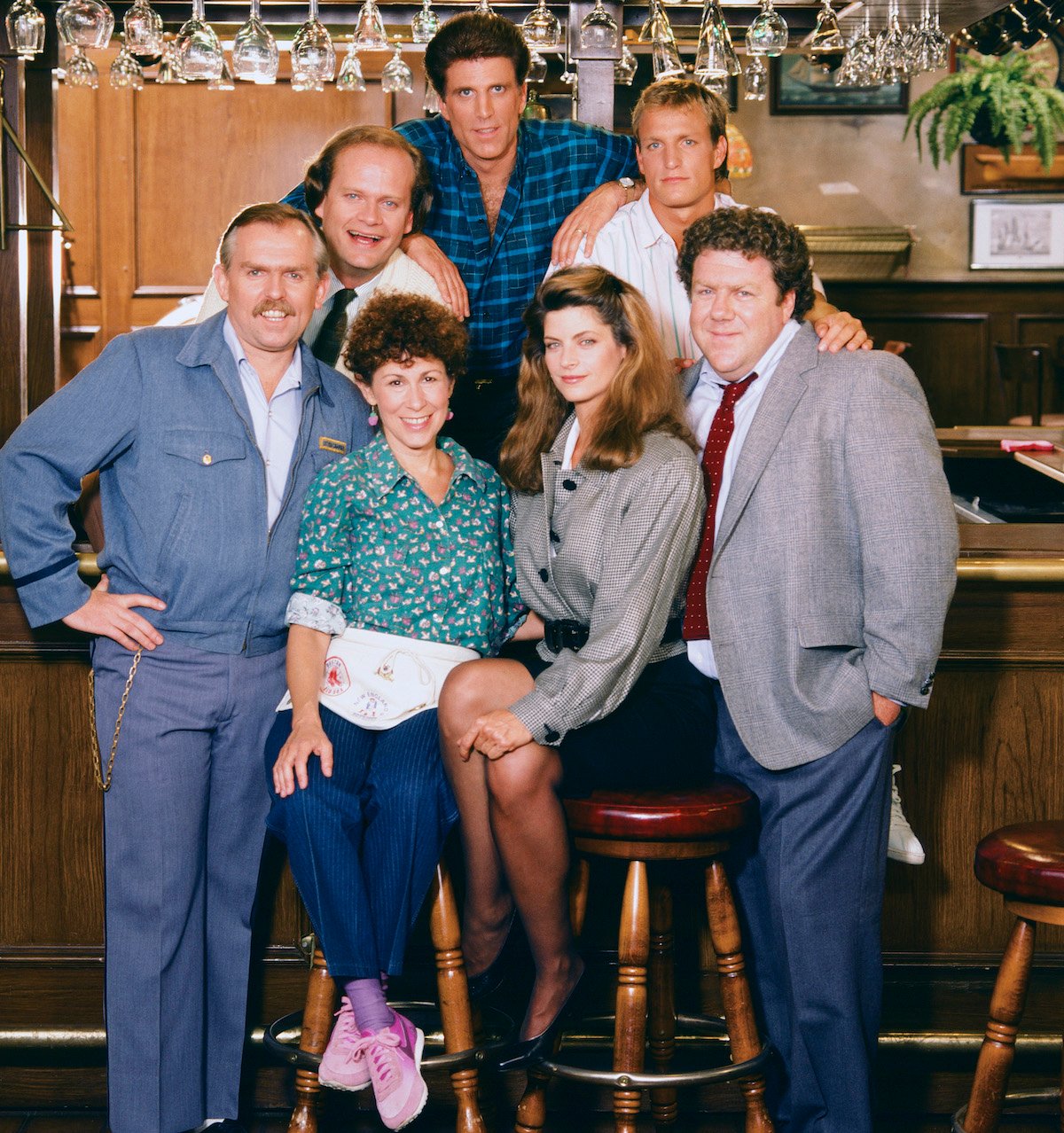 'Cheers' cast huddles in front of the bar