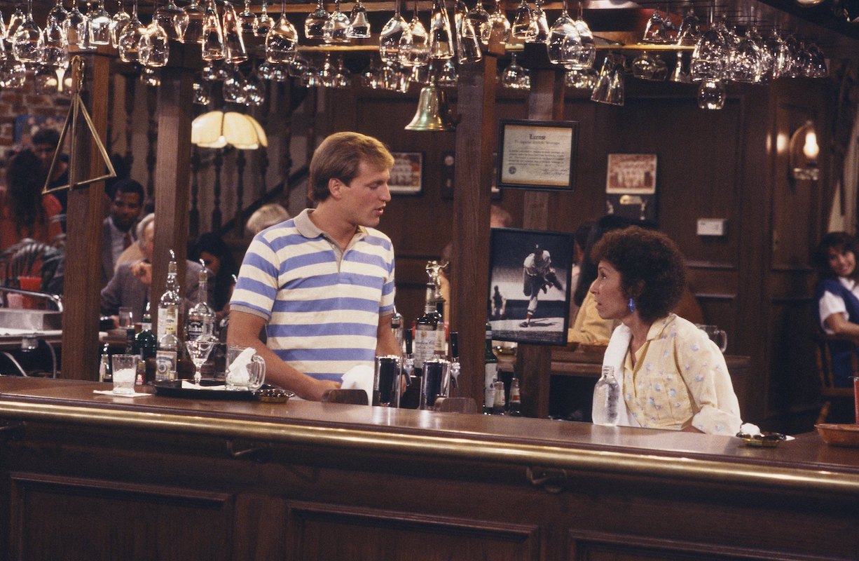 'Cheers': Woody and Carla talk behind the bar