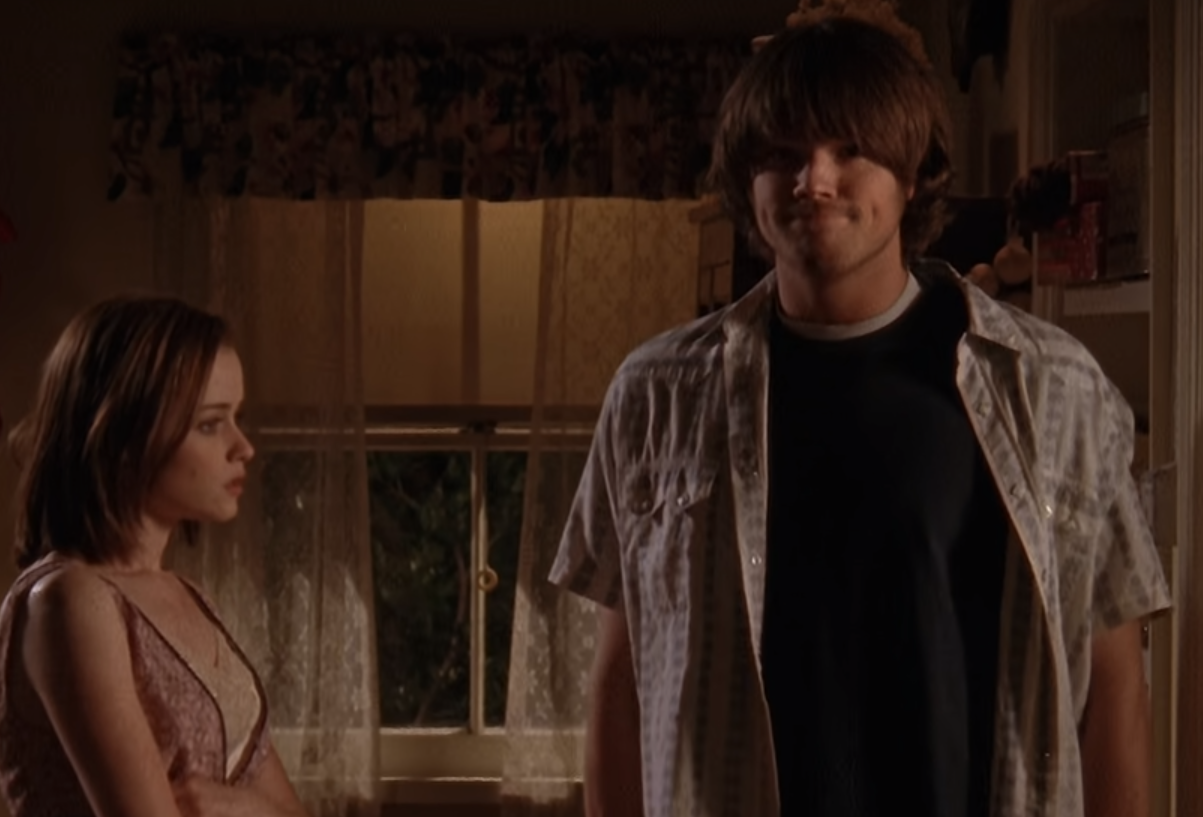 Rory Gilmore and Dean Forrester stand in the kitchen during a season 4 episode of 'Gilmore Girls' 