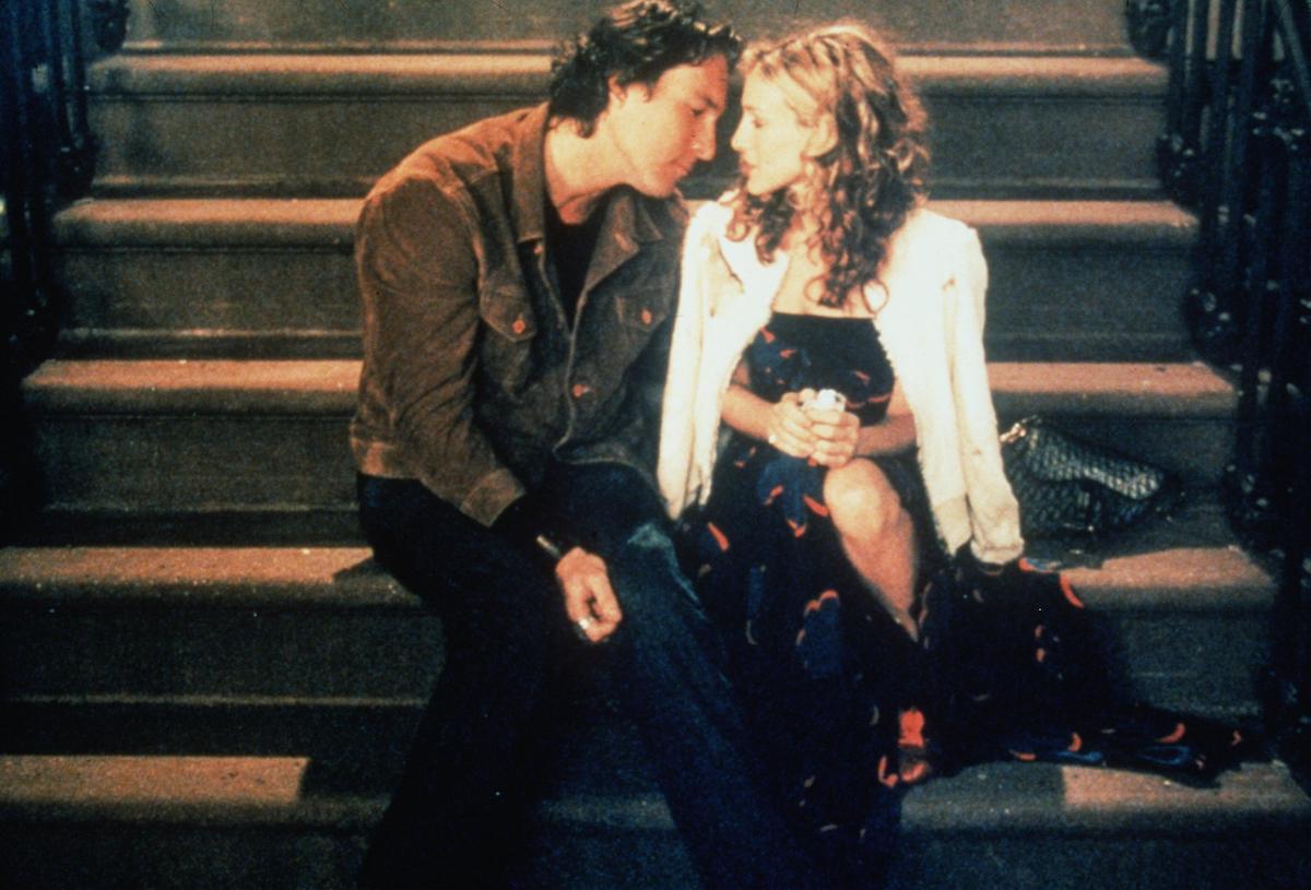 Actors Sarah Jessica Parker (Carrie) and John Corbett (Aidan Shaw) act in a scene from the HBO television series "sex and the city"