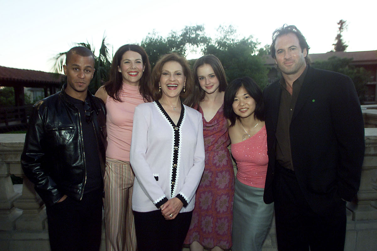 Gilmore Girls cast members: Yanic Truesdale, Lauren Graham, Kelly Bishop, Alexis Bledel, Keiko Agena and Scott Patterson in 2001