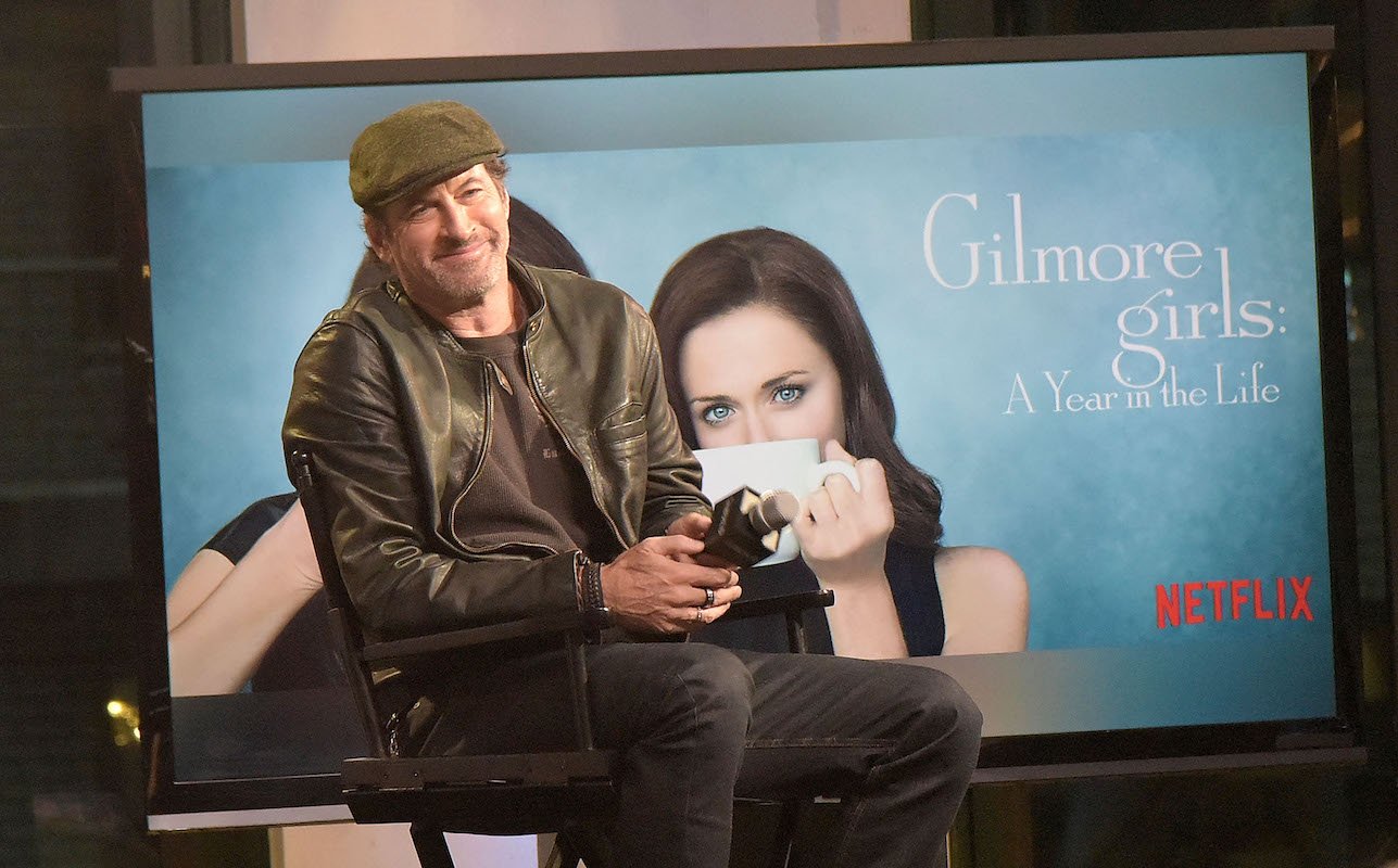 'Gilmore Girls': Scott Patterson sits in front of a picture of Lauren Graham and Alexis Bledel