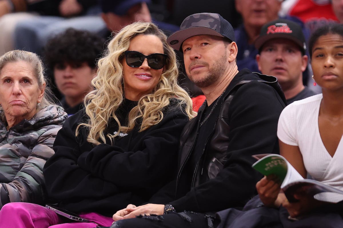 Jenny McCarthy and singer Donnie Wahlberg sit courtside at a Chicago Bulls and the Boston Celtics game