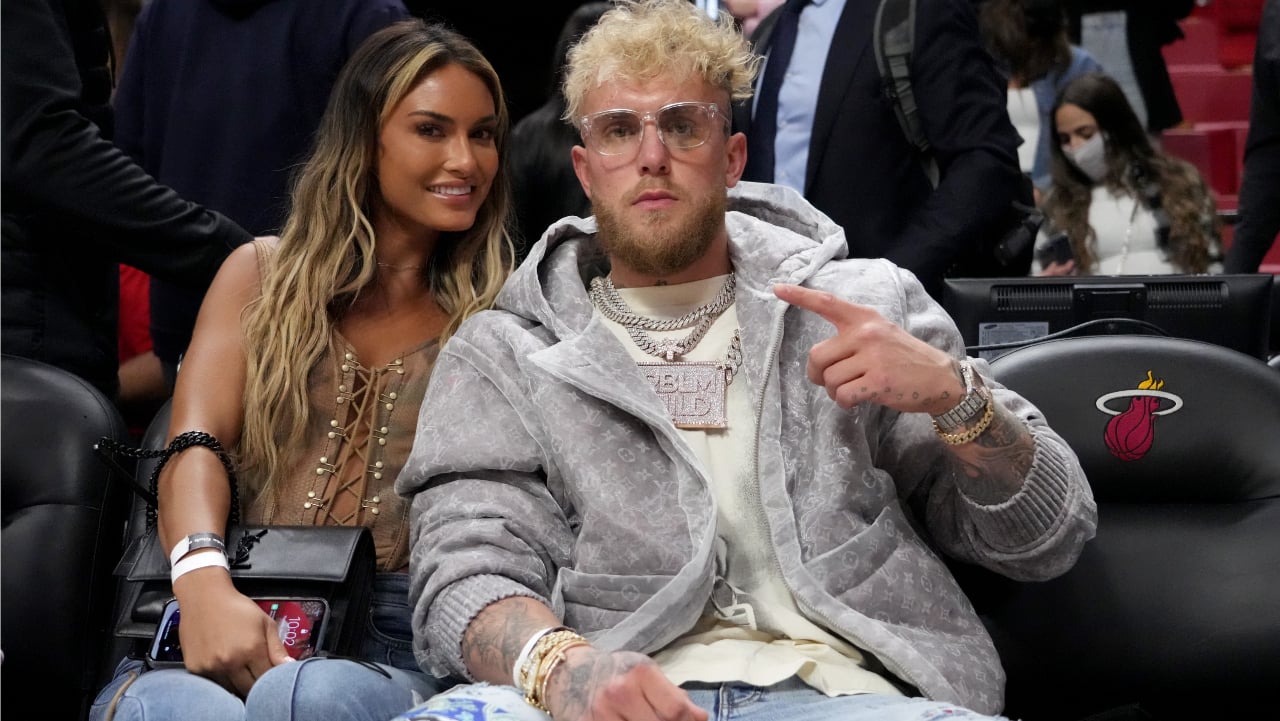 Jake Paul and his girlfriend Julia Rose pose after the game between the Miami Heat and the Detroit Pistons