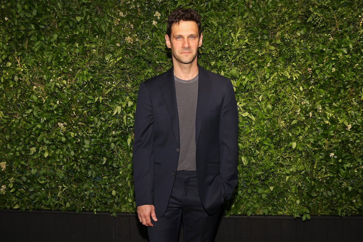 Justin Bartha poses for the camera at an event in 2022