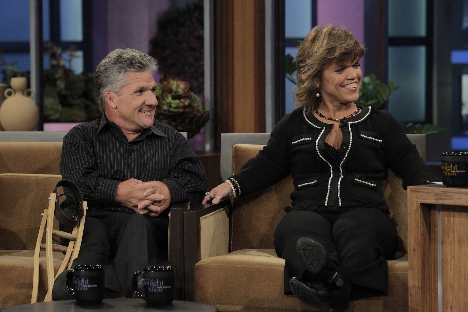 Matt and Amy Roloff from 'Little People, Big World' sitting on stage and holding hands on 'The Tonight Show'