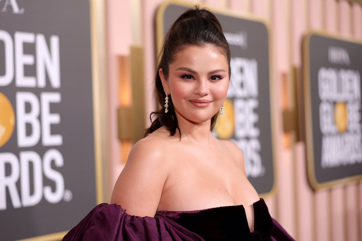 Selena Gomez (who portrayed Alex Russo) smiled on the red carpet at the Golden Globes